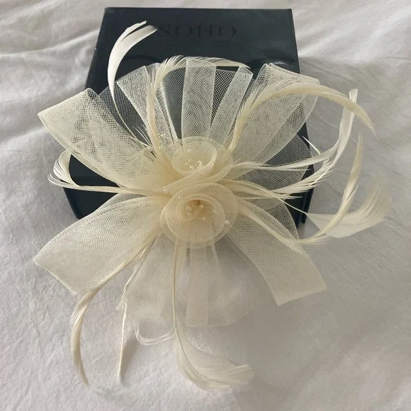 SOHO Bridal Fascinator Headpiece Off White - Picture 2 of 4